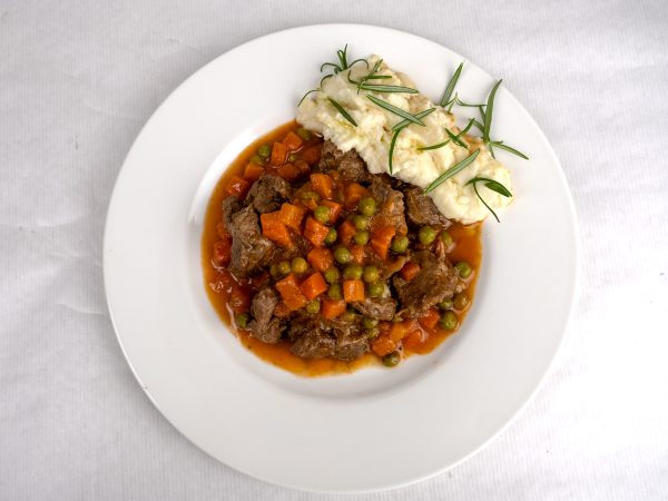 Estofat de vedella amb puré de patata