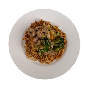 Noodles yakisona amb pollastre a l'estil oriental