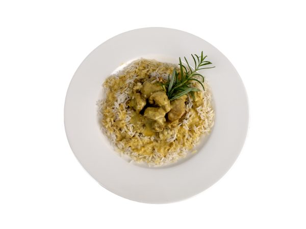 Dados de pollo al curry